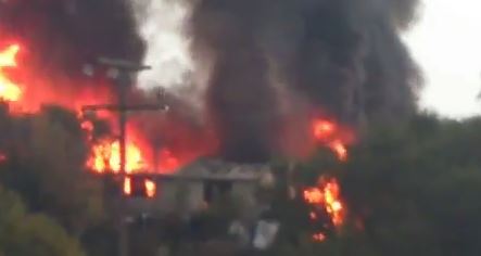 ΒΙΝΤΕΟ-Συνεργείο αυτοκινήτων τυλίχθηκε στις φλόγες