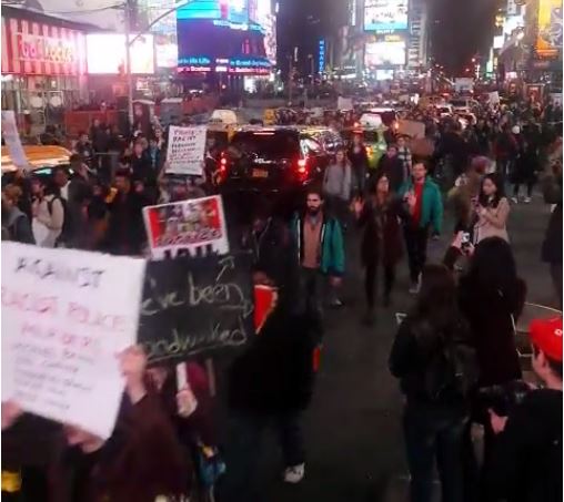 ΦΩΤΟ-Πορείες διαμαρτυρίας σε πολλές πολιτείες των ΗΠΑ