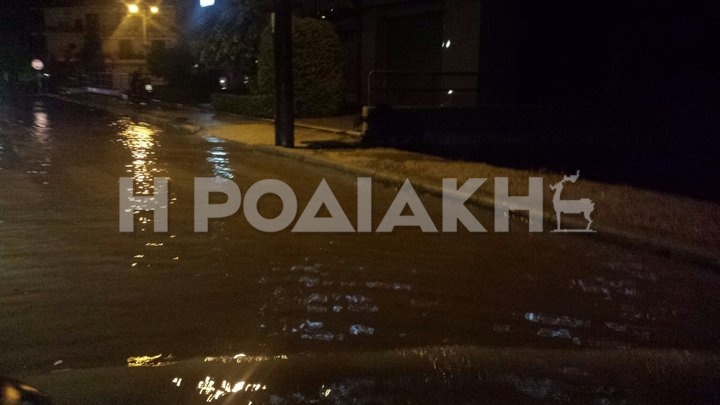 Βίντεο-Φωτογραφίες: Χαλασμός... Κυρίου απόψε στη Ρόδο