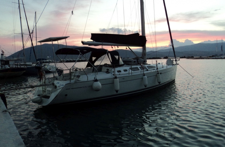 ΦΩΤΟ-Καταδίωξη ιστιοφόρου που μετέφερε μετανάστες