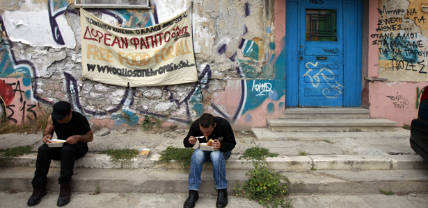 Ένας στους 3 στο όριο της φτώχειας