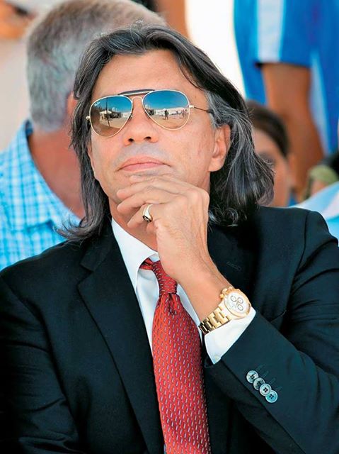 ΦΩΤΟ-Ο Ψινάκης σκαρφάλωσε σε λεωφορείο