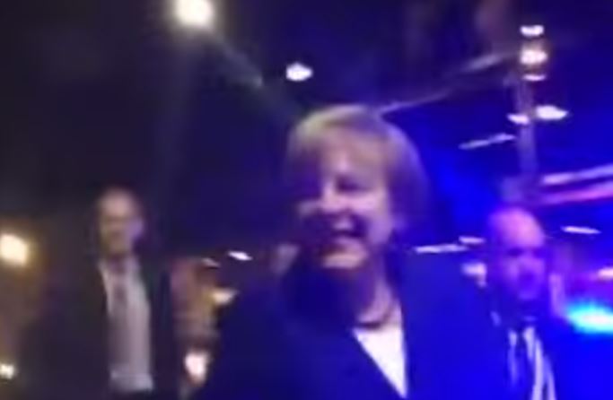 ΒΙΝΤΕΟ-Όταν υποδέχτηκαν την Μέρκελ σαν… σταρ