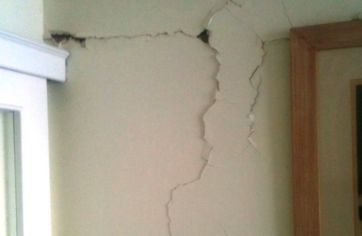 Αίγιο-Πολυκατοικίες κρίθηκαν ακατάλληλες μετά το σεισμό