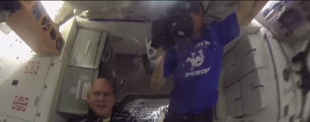 ΒΙΝΤΕΟ-Αστροναύτες τοποθέτησαν κάμερα σε μία φούσκα νερού