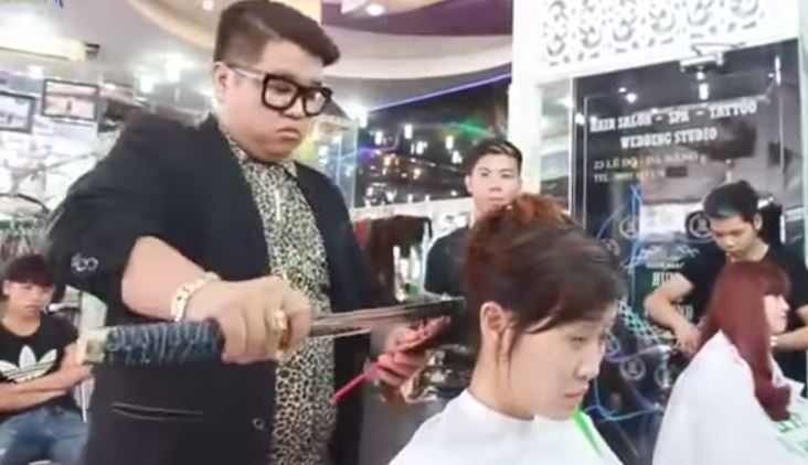 ΒΙΝΤΕΟ-Ο σαμουράι κομμωτής