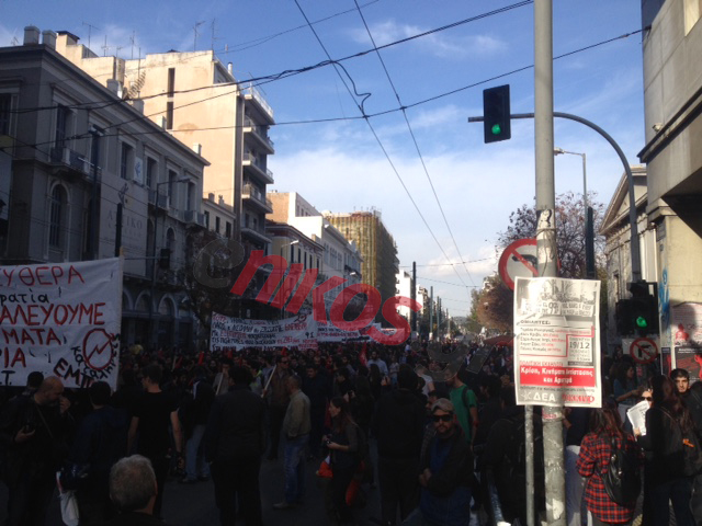 ΤΩΡΑ-ΦΩΤΟ-Ξεκίνησε η πορεία των φοιτητικών συλλόγων από το Πολυτεχνείο