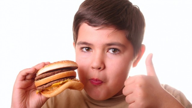 Έρευνα: Αυξήθηκαν τα παχύσαρκα παιδιά