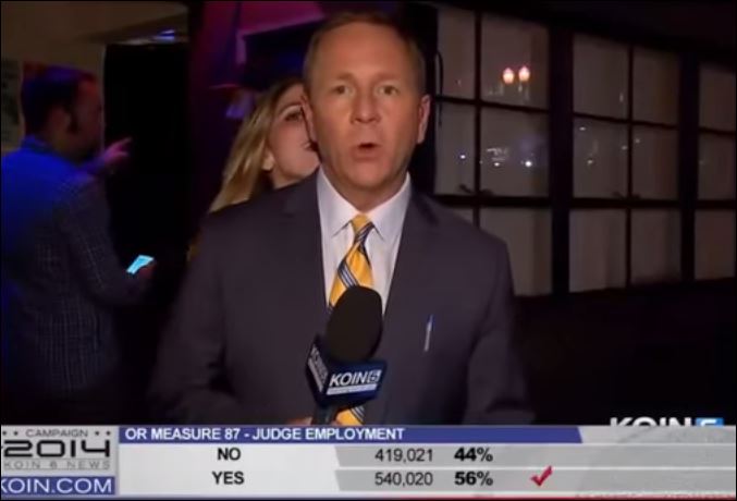 ΒΙΝΤΕΟ-Έγλειψε τον ρεπόρτερ σε live μετάδοση