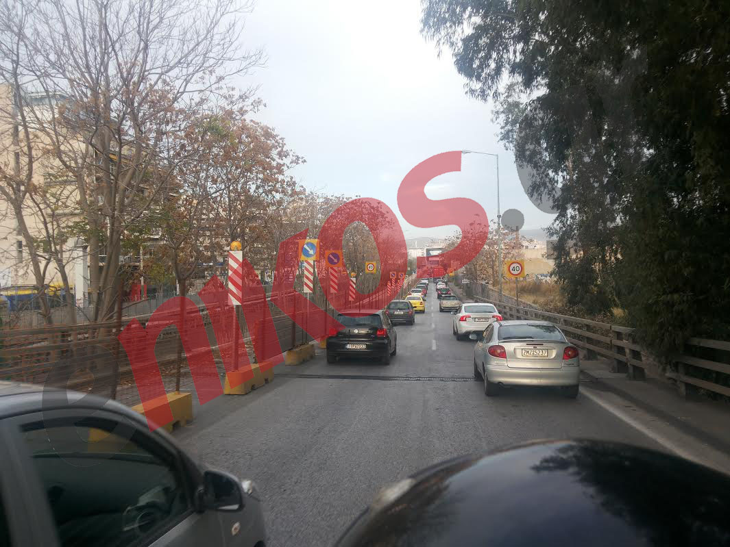 ΦΩΤΟ-Σημειωτόν τα αυτοκίνητα προς το λιμάνι