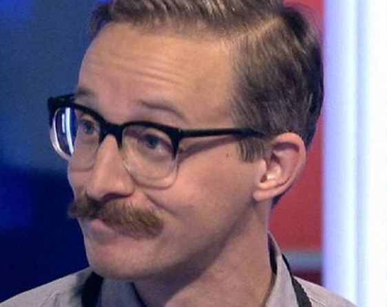 Ο δοκιμαστής τσαγιού που ασφάλισε τη γλώσσα του για 1 εκατ. λίρες