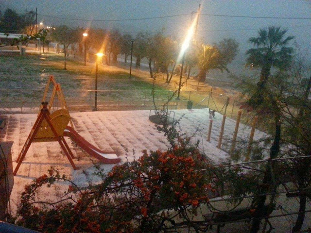 ΦΩΤΟ-Στα… λευκά η Γλύφα από το χαλάζι