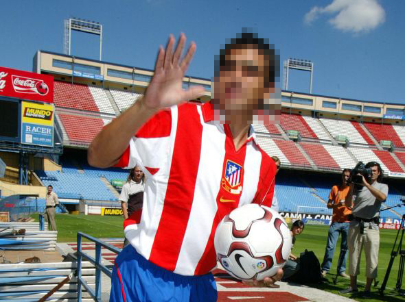 ΦΩΤΟ-Ποιος σταρ του ποδοσφαίρου τρώει στη Γλυφάδα;