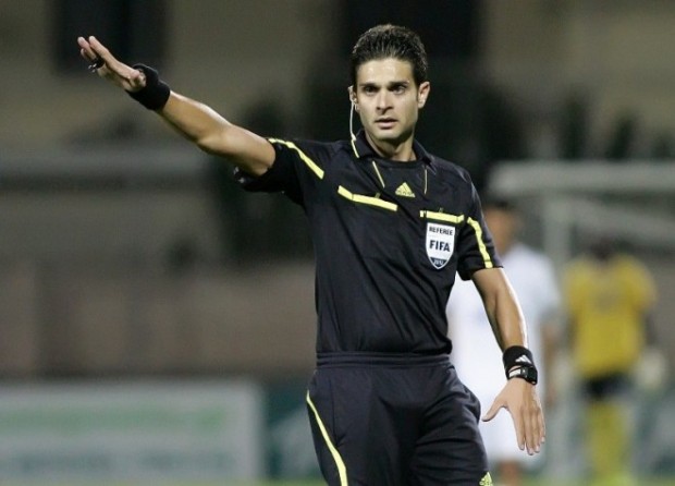 Γυαλιά-καρφιά το γραφείο του Σπάθα