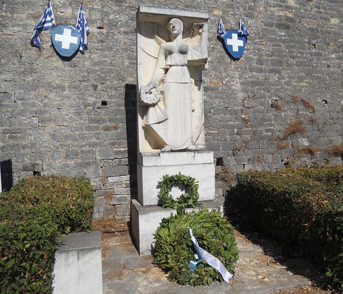 ΦΩΤΟ-Η Πρέβεζα τίμησε την 41η Επέτειο του Πολυτεχνείου