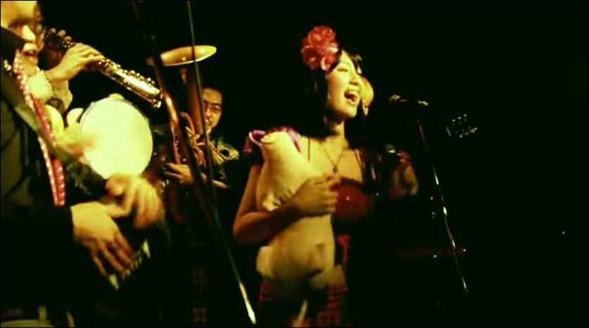 ΒΙΝΤΕΟ-Όταν οι Ιάπωνες τραγούδησαν “Σήκω χόρεψε κουκλί μου”