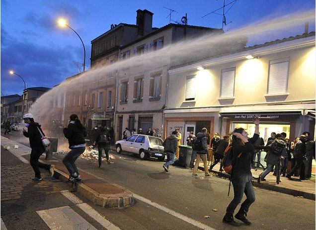 Βίαιες συγκρούσεις σε διαδήλωση στη Γαλλία