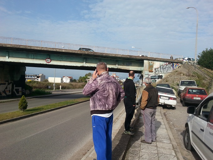 Γυναίκα έπεσε από αερογέφυρα