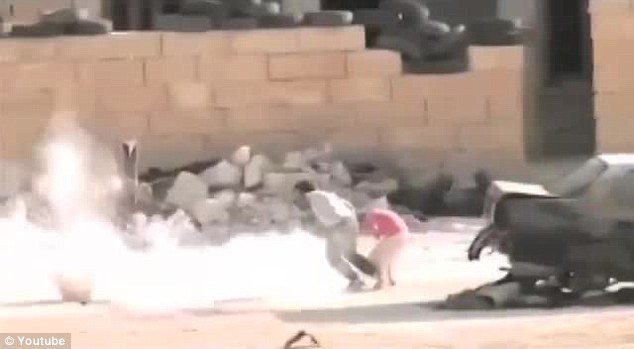 ΒΙΝΤΕΟ-Ο 8χρονος “ήρωας” που αψήφισε τα πυρά των τζιχαντιστών για να σώσει ένα κοριτσάκι