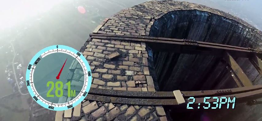 ΒΙΝΤΕΟ-Σκαρφάλωσε σε φουγάρο 281 μέτρων