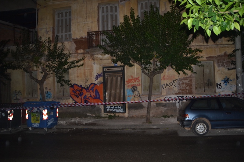 ΦΩΤΟ-Το κτίριο που πήρε κλίση από το σεισμό στο Αίγιο