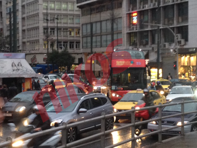 ΦΩΤΟ-Στην κυκλοφορία οι δρόμοι στην Ομόνοια