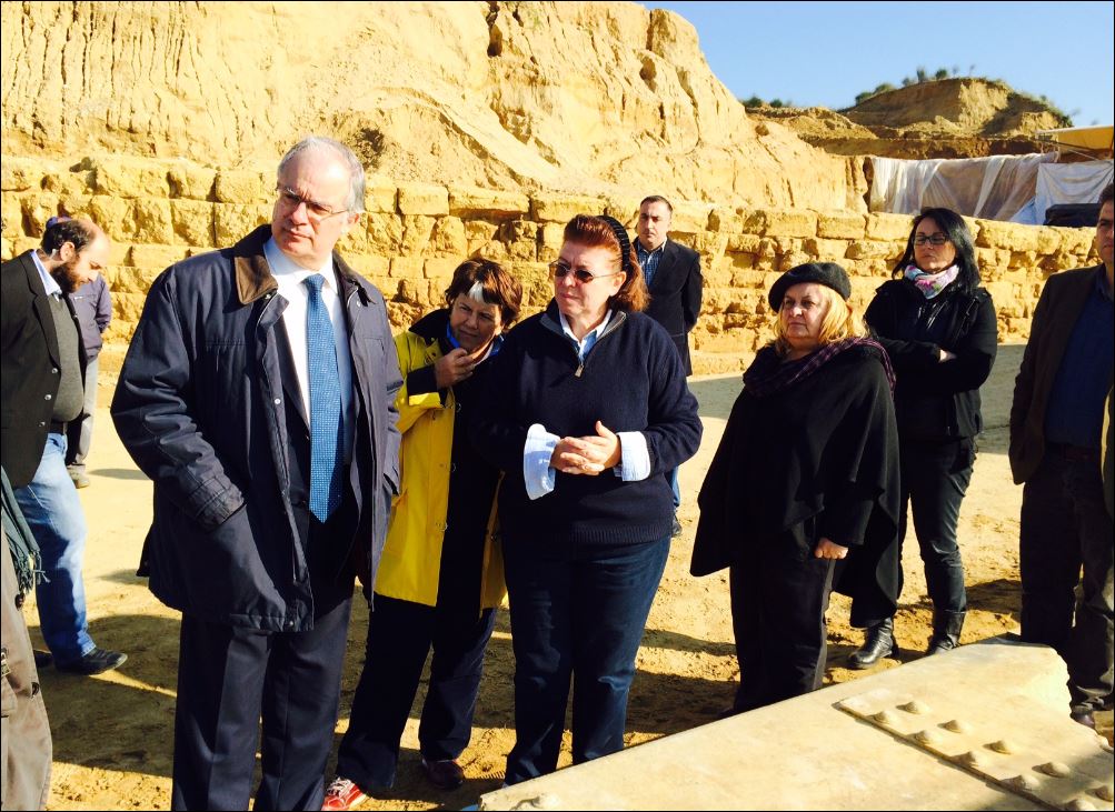 Τασούλας: Βρέθηκαν ανθρώπινες παραστάσεις στα επιστύλια της Αμφίπολης