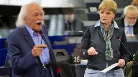 ΒΙΝΤΕΟ-Γλέζος: Δεν είναι υπεύθυνος ο γερμανικός λαός για το Γ’ Ράιχ