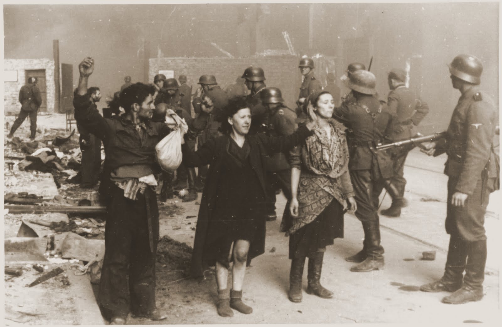 Πώς άφησε ελεύθερους τους ναζί εγκληματίες των Εβραίων της Θεσσαλονίκης η ΕΡΕ του Καραμανλή