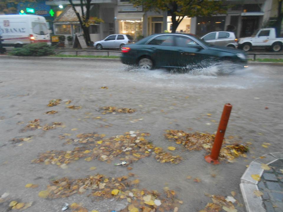 ΦΩΤΟ-Άνοιξαν οι ουρανοί στα Ιωάννινα