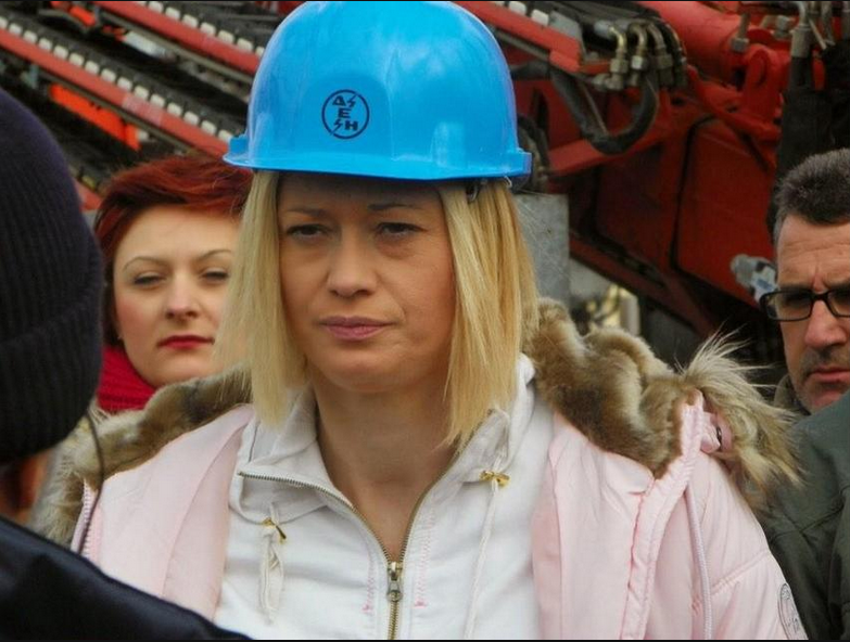ΦΩΤΟ-Με κράνος της ΔΕΗ η Ραχήλ Μακρή στο συλλαλητήριο