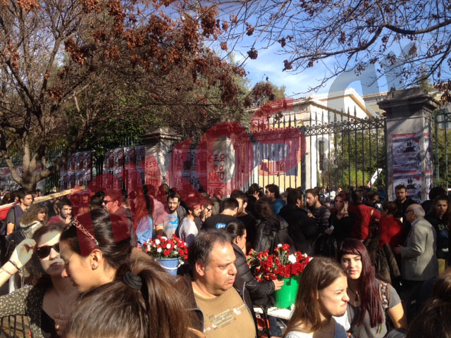 ΦΩΤΟ-Έκλεισαν οι πύλες του Πολυτεχνείου