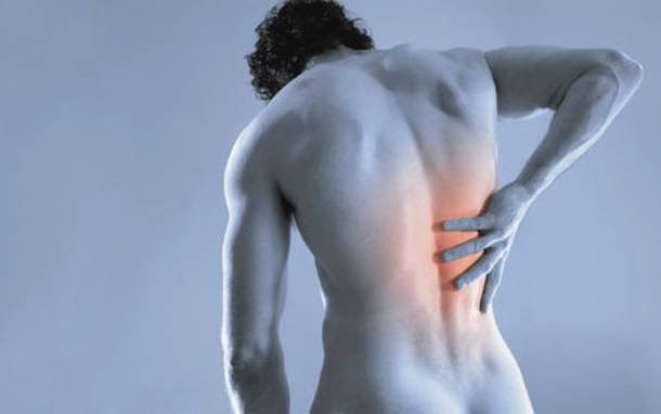 13 συνήθειες που προκαλούν πόνο στη μέση