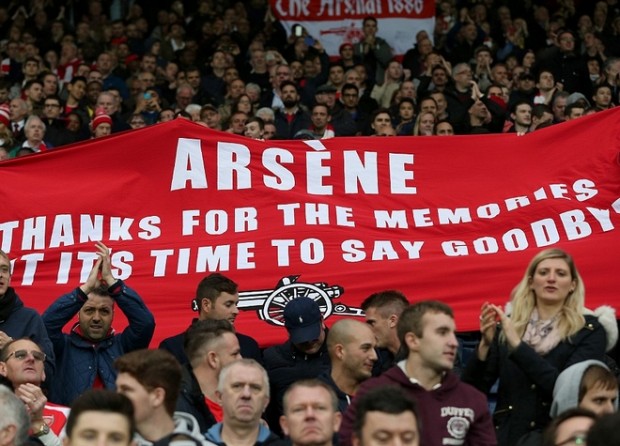 ΦΩΤΟ-Αποχαιρετούν… τον Βενγκέρ