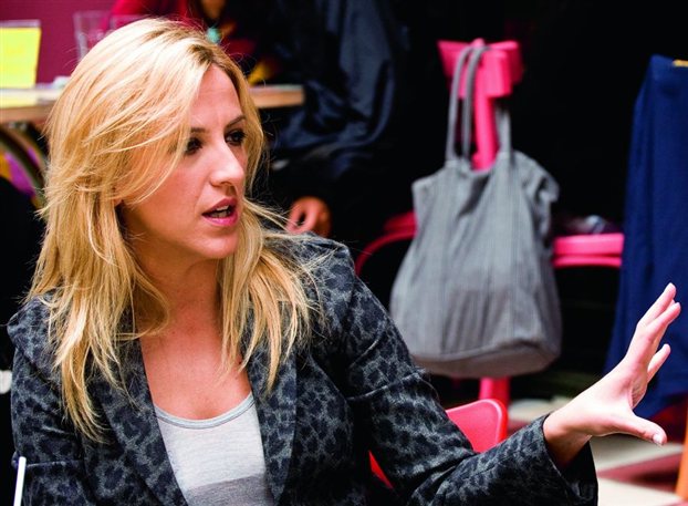 Τι λέει η περιφέρεια Αττικής για τη συνέντευξη Ντινόπουλου “στον ενικό”