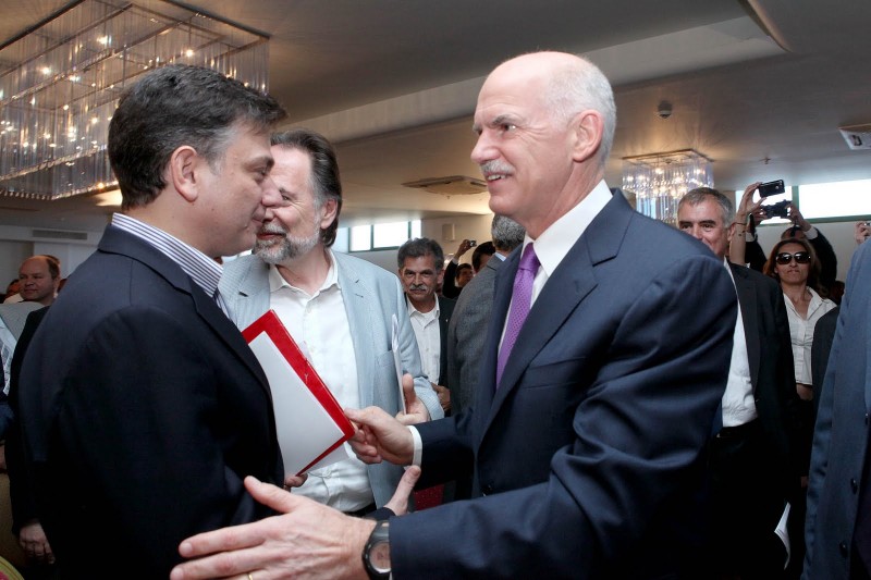 Και ο Μωραΐτης στο πλευρό του Παπανδρέου