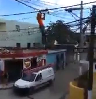 ΒΙΝΤΕΟ-Κάνει κάμψεις και έλξεις στα καλώδια της ΔΕΗ