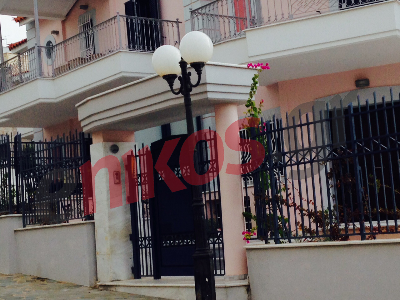 ΦΩΤΟ-Το σπίτι των “βαρόνων” της κοκαΐνης στη Βούλα