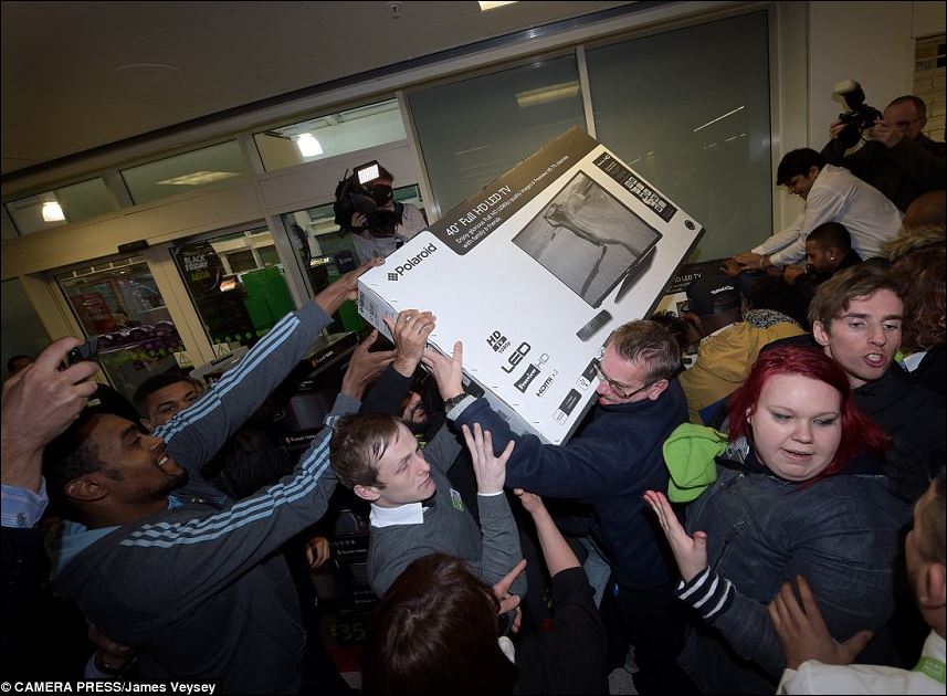 BINTEO-Black Friday με ξύλο στη Βρετανία