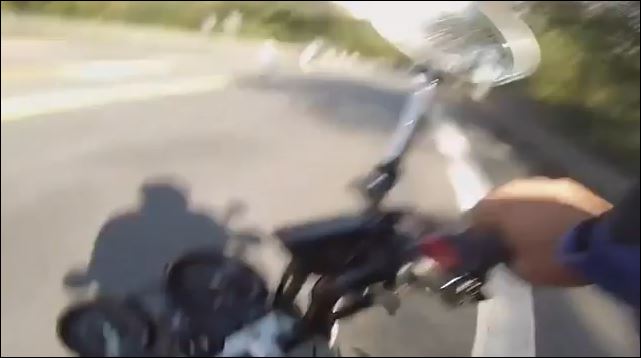 ΒΙΝΤΕΟ-Μοτοσικλετιστής καταγράφει την πτώση του