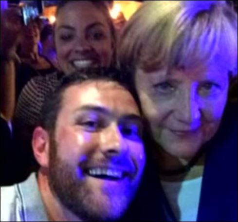 ΒΙΝΤΕΟ-Η selfie της Μέρκελ έξω από μπαρ