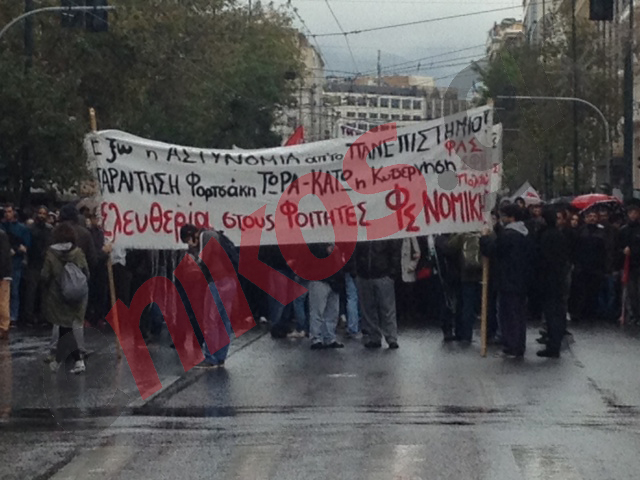 ΤΩΡΑ-ΦΩΤΟ-Στο Πολυτεχνείο η πορεία των φοιτητών