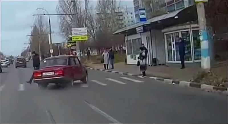 ΒΙΝΤΕΟ-Επικίνδυνος οδηγός για πεζούς