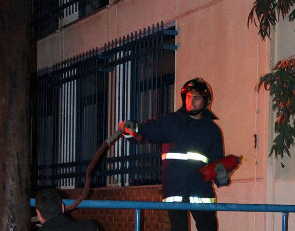 ΦΩΤΟ-Φωτιά στην εφορία στο Μεσολόγγι