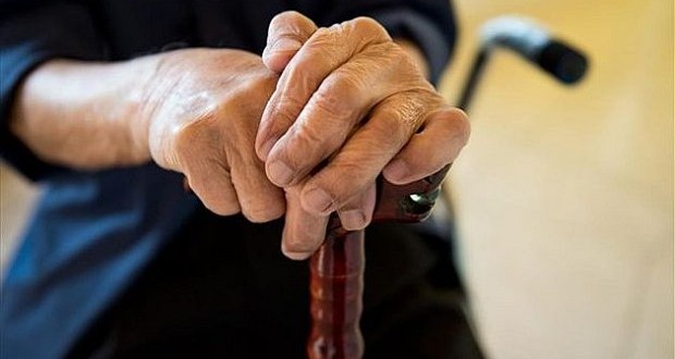 Εξαπατούν ηλικιωμένους παριστάνοντας τους εφοριακούς