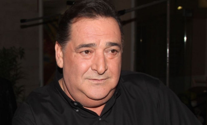 ΦΩΤΟ-Με ποιον πολιτικό έφαγε ο Βασίλης Καρράς;