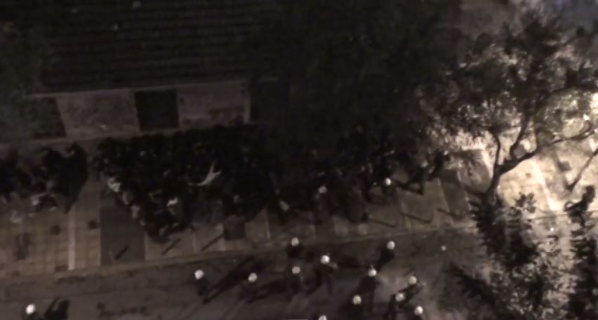 ΒΙΝΤΕΟ-Η επίθεση των ΜΑΤ στους φοιτητές στο Πολυτεχνείο