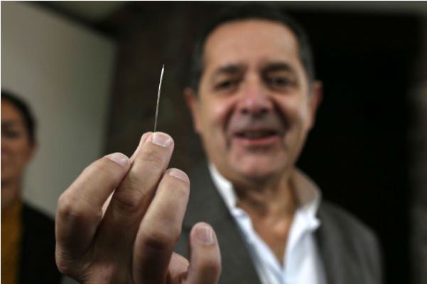 ΒΙΝΤΕΟ-Βρήκε… βελόνα στα άχυρα