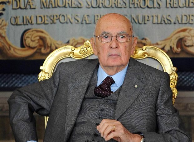 Λα Ρεπούμπλικα: O Ναπολιτάνο προτίθεται να παραιτηθεί