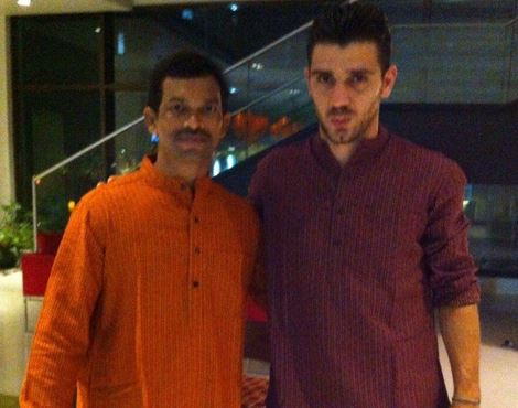 ΦΩΤΟ-Ενθουσιασμένος με την Ινδία ο Κατσουράνης